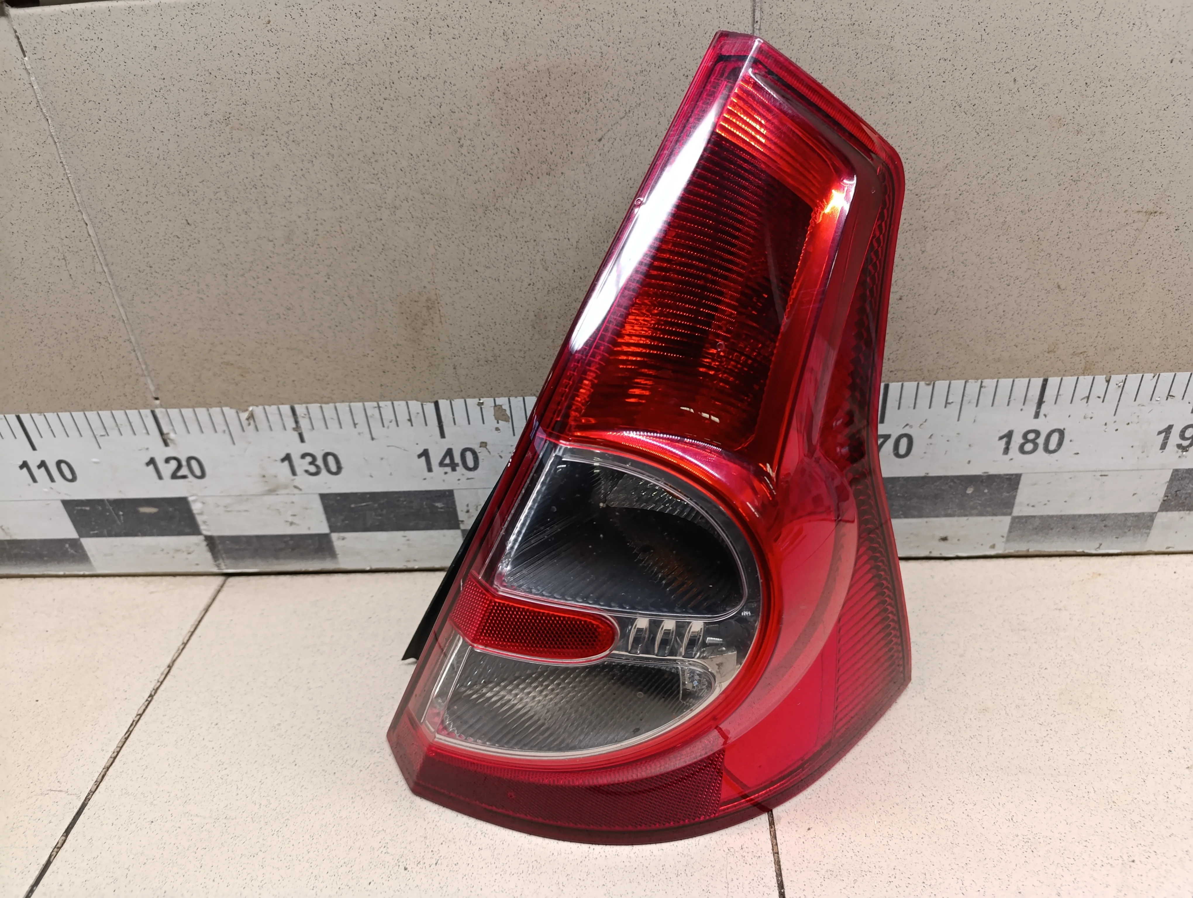 Фонарь задний правый Sandero 2009-2014