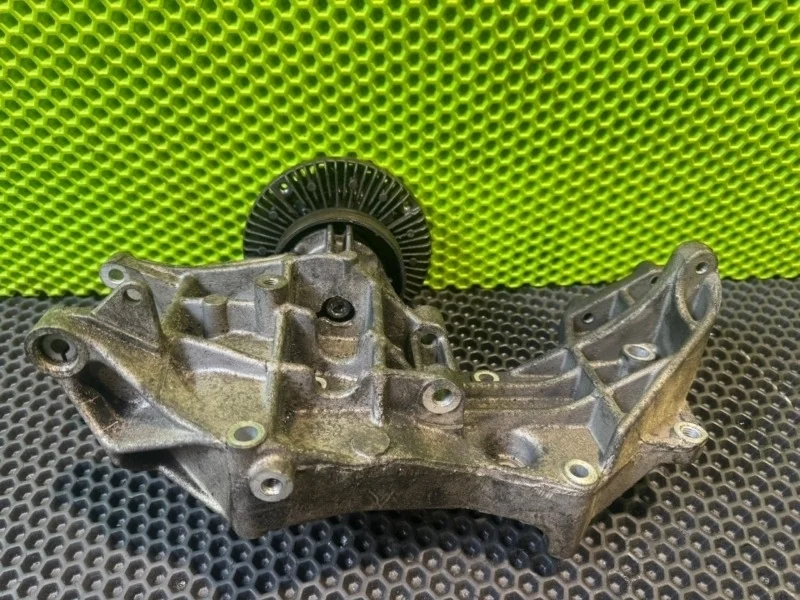 Кронштейн навесного оборудования Audi A6 2001