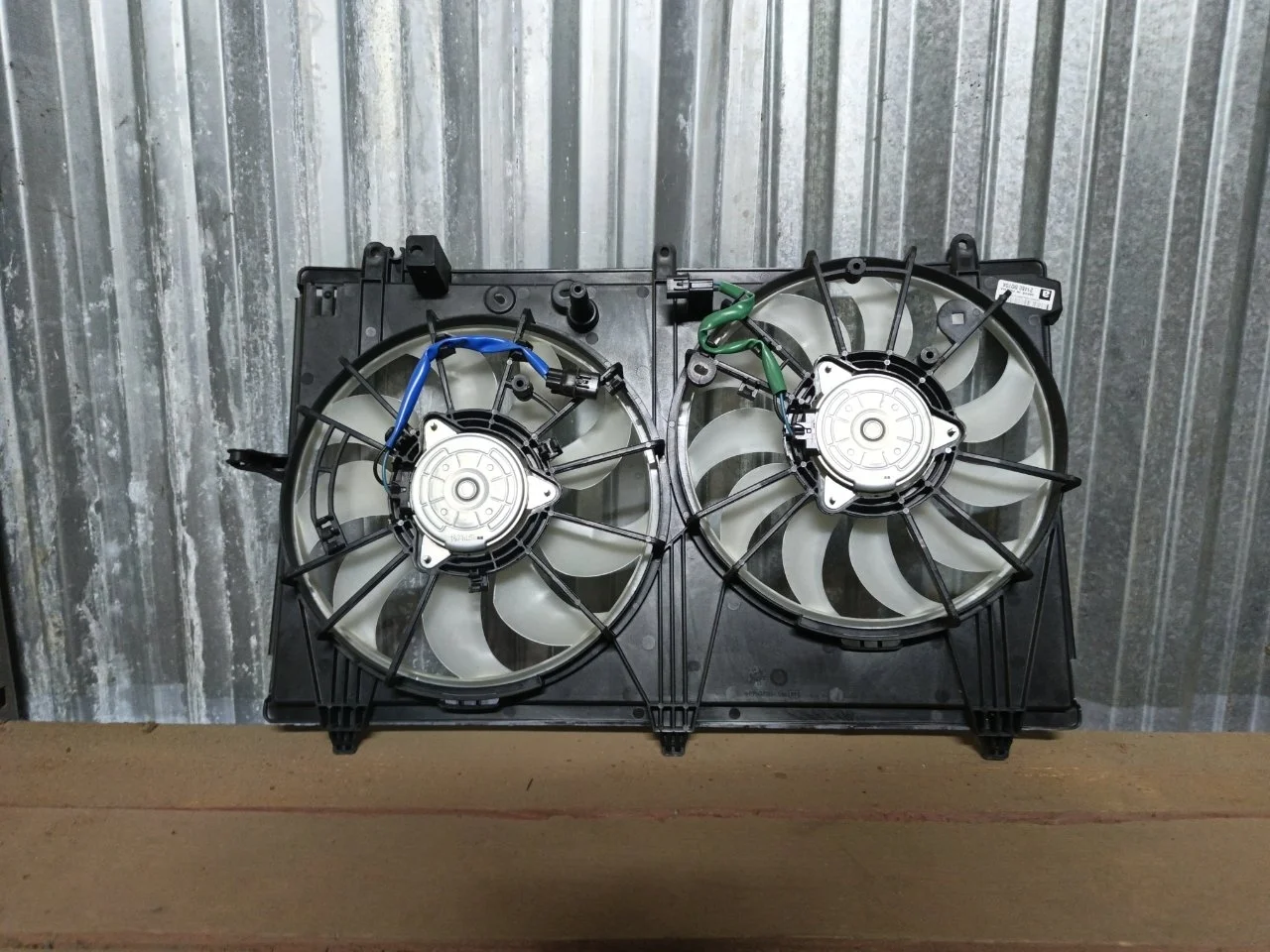 Диффузор вентиляторов в сборе Mitsubishi Outlander 3 2012-2015 1355A379