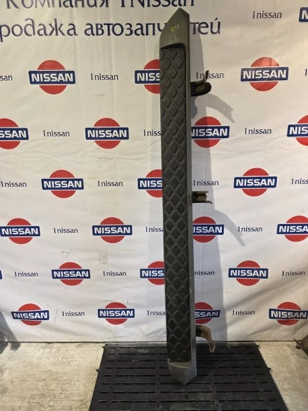 Подножка Nissan Pathfinder 2006 96101EA500 R51 YD25, передняя левая