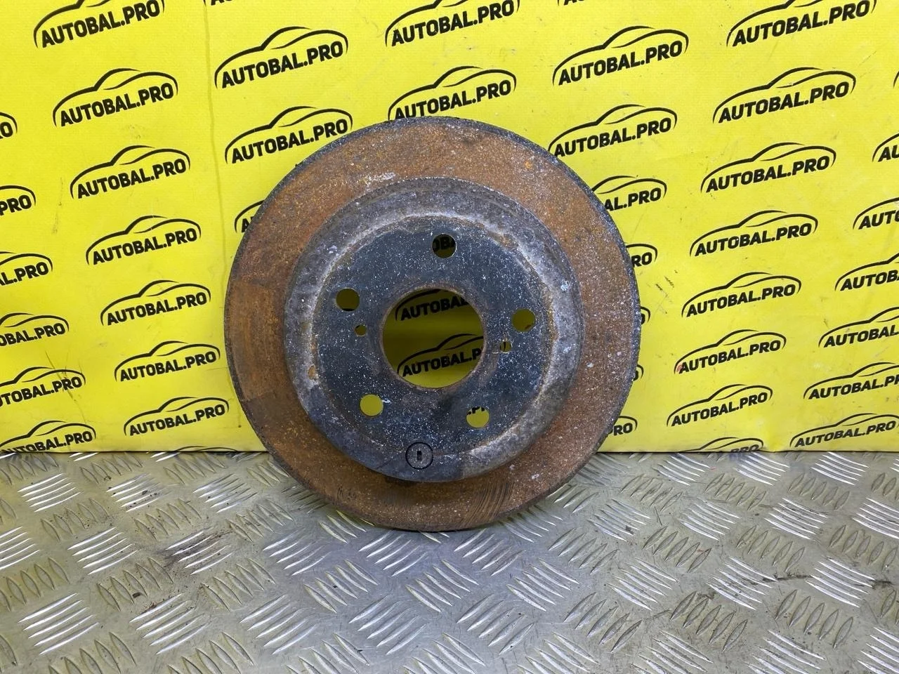 Диск тормозной задний Toyota Rav 4 (CA40) (2012-2019) 2013 4243142060 2.2 D 2ADFTV