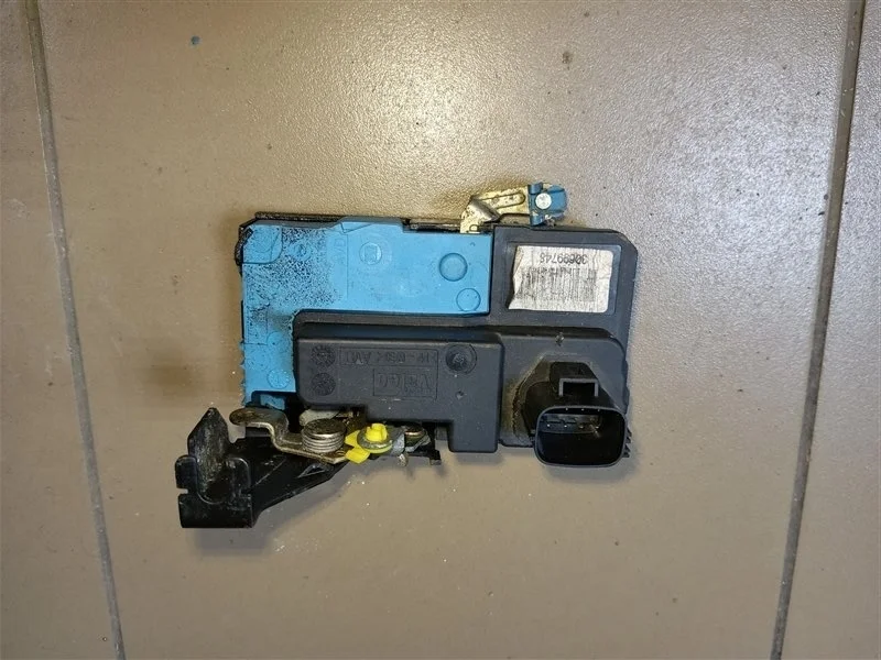 Замок двери Volvo S60 2005 30699748 B5244S, передний правый