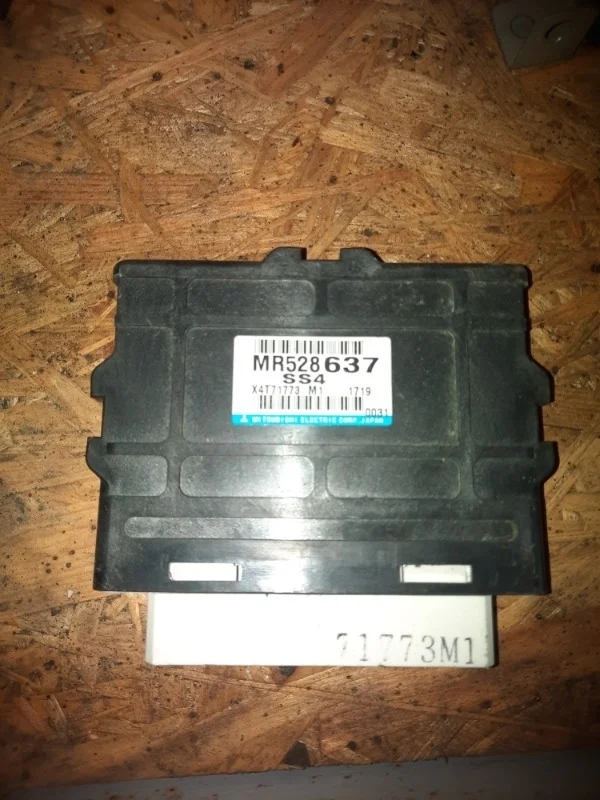 Блок управления АКПП Mitsubishi Pajero 2002 MR528637 V75W 6G74
