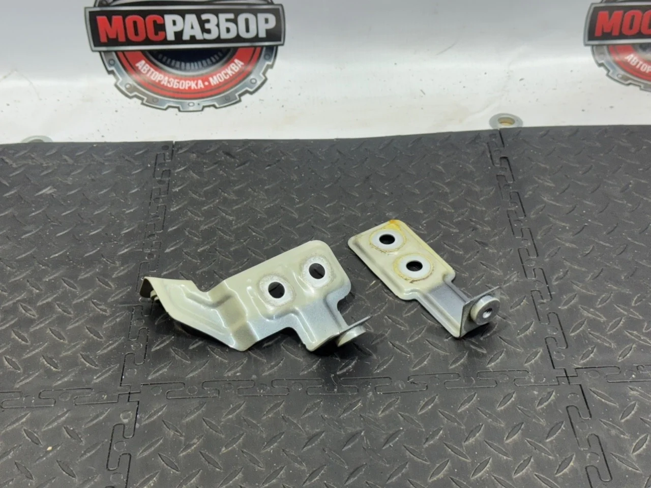 Кронштейн крепления BMW 5 серия 2017 41357440426 G30 B48B20B, передний правый