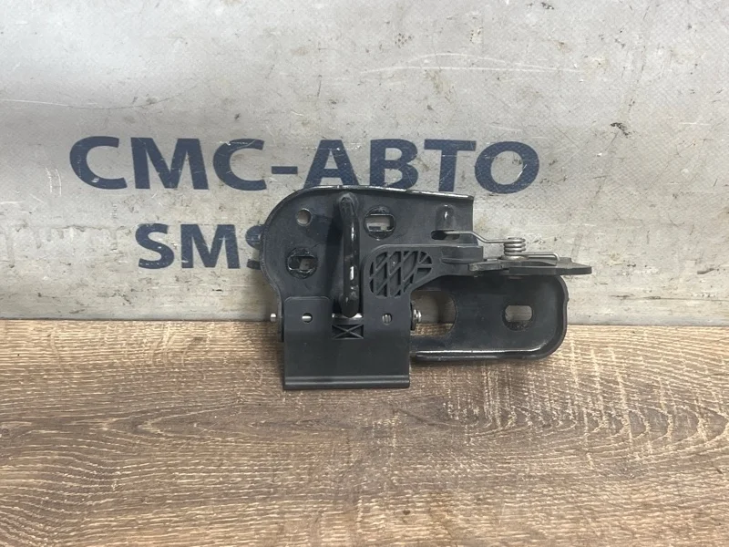 Крюк капота Volkswagen Touareg 3C0823480A NF 3.0 CGEA