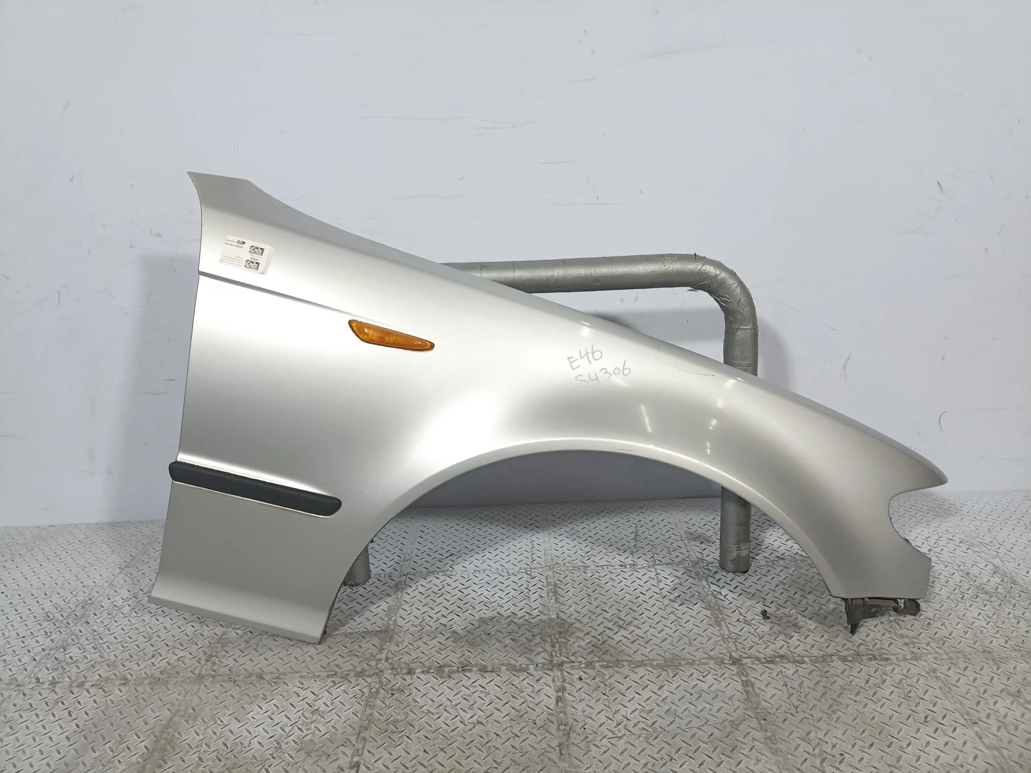 КРЫЛО BMW 3-SERIES 41357042324 ПЕРЕДНЕЕ ПРАВОЕ  серебро S4306