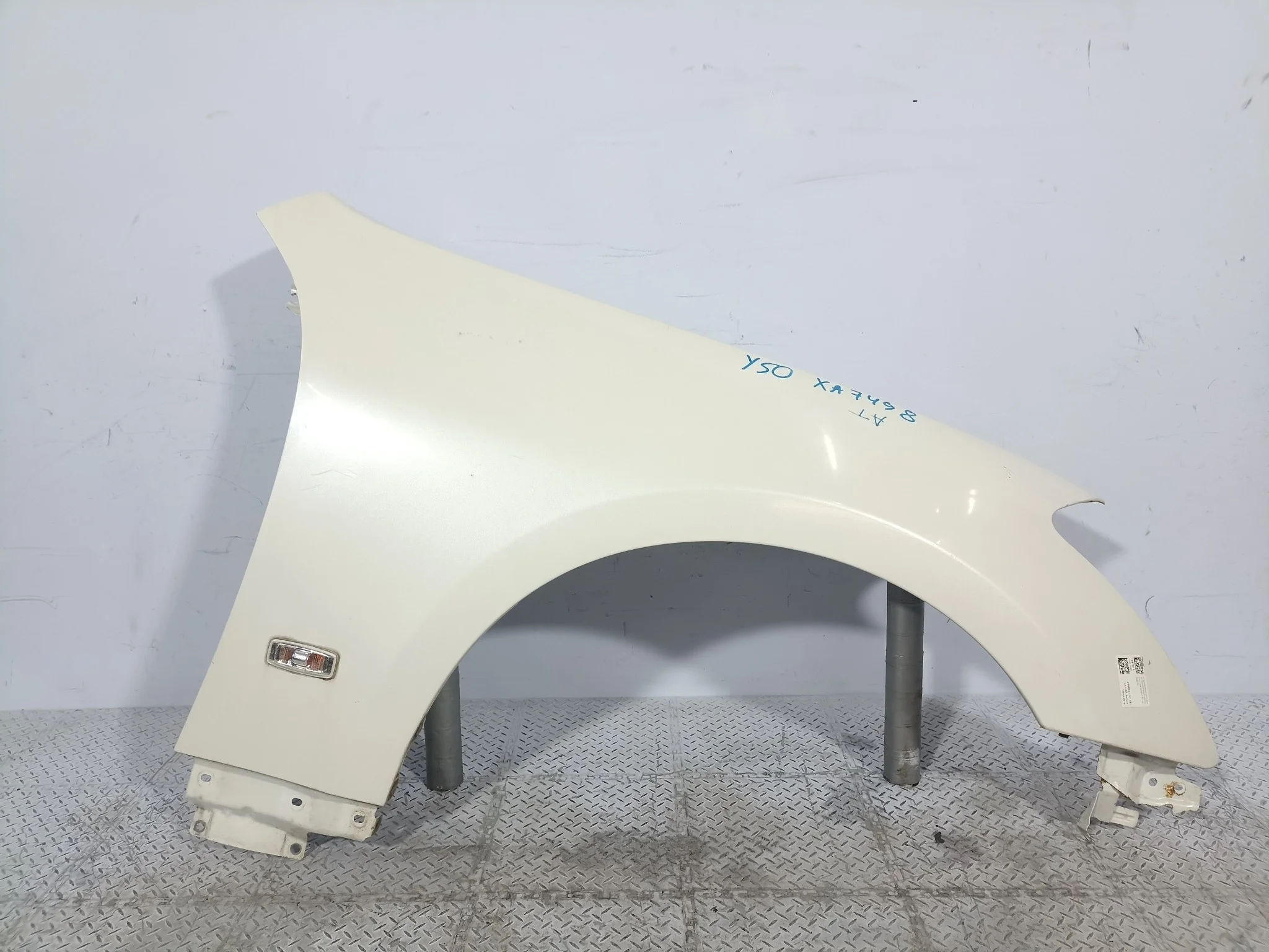 КРЫЛО NISSAN FUGA 63100EG030 ПЕРЕДНЕЕ ПРАВОЕ  белый перламутр, QX1 XA7498