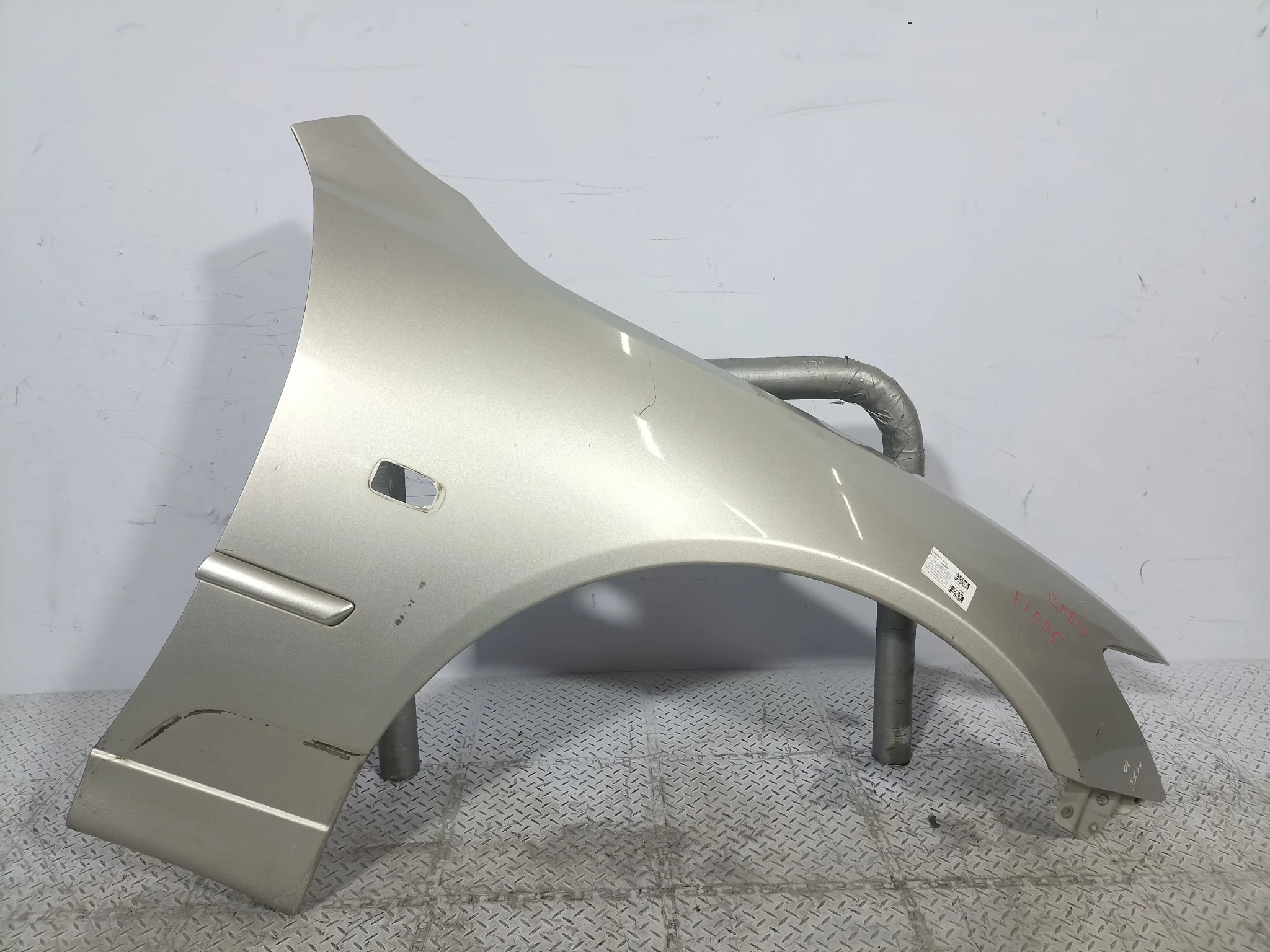 КРЫЛО TOYOTA LEXUS ALTEZZA ALTEZZA GITA IS200 IS300 5380153010 ПЕРЕДНЕЕ ПРАВОЕ  серебро F1025