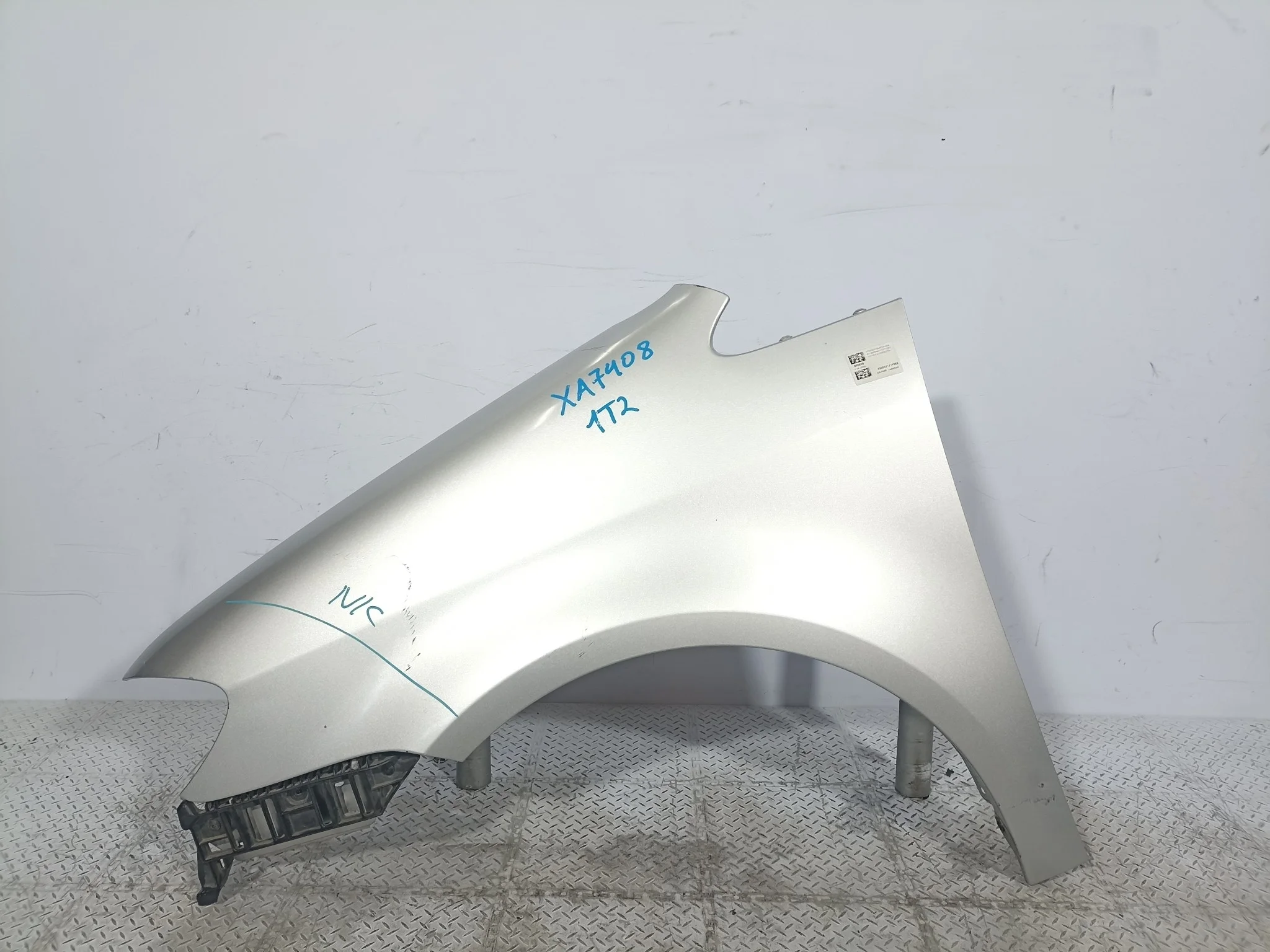КРЫЛО VOLKSWAGEN TOURAN 1T0821021B ПЕРЕДНЕЕ ЛЕВОЕ  серебро, LA7 XA7408