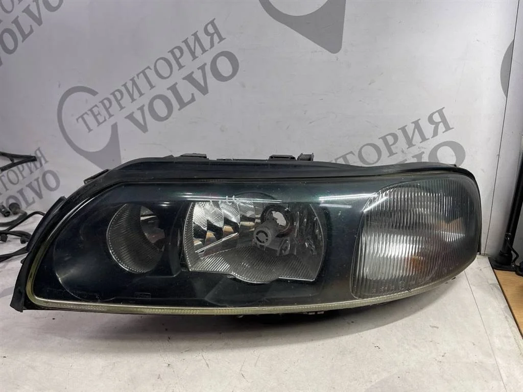 Фара левая ксенон VOLVO V70 2000-2007