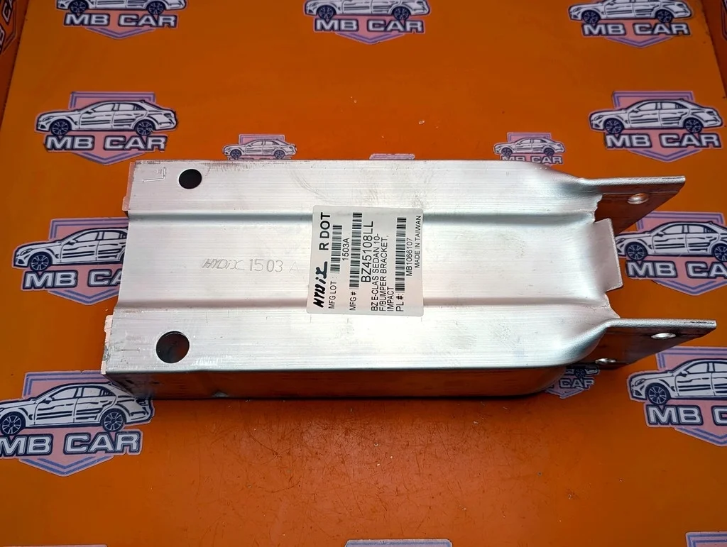 Кронштейн усилителя переднего бампера Mercedes-Benz