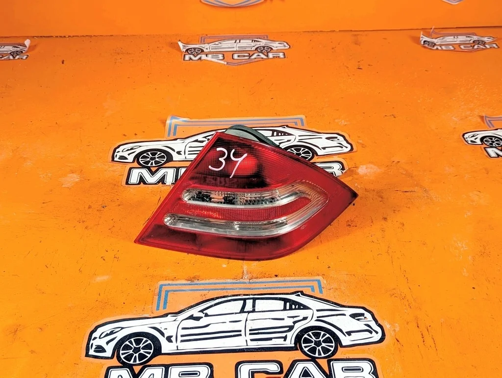 Фонарь задний правый Mercedes-Benz