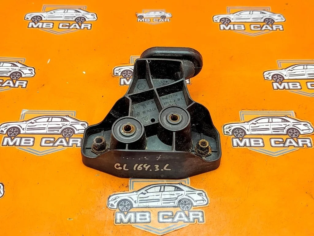 Кронштейн крепления бампера Mercedes-Benz