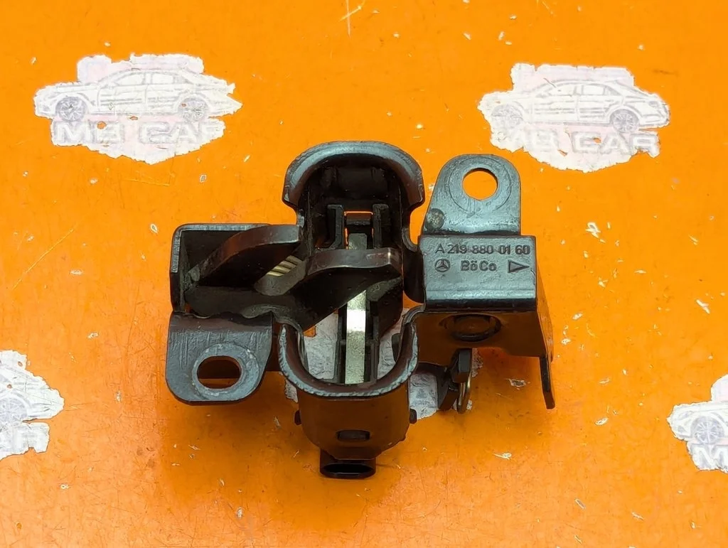 Замок капота Mercedes-Benz