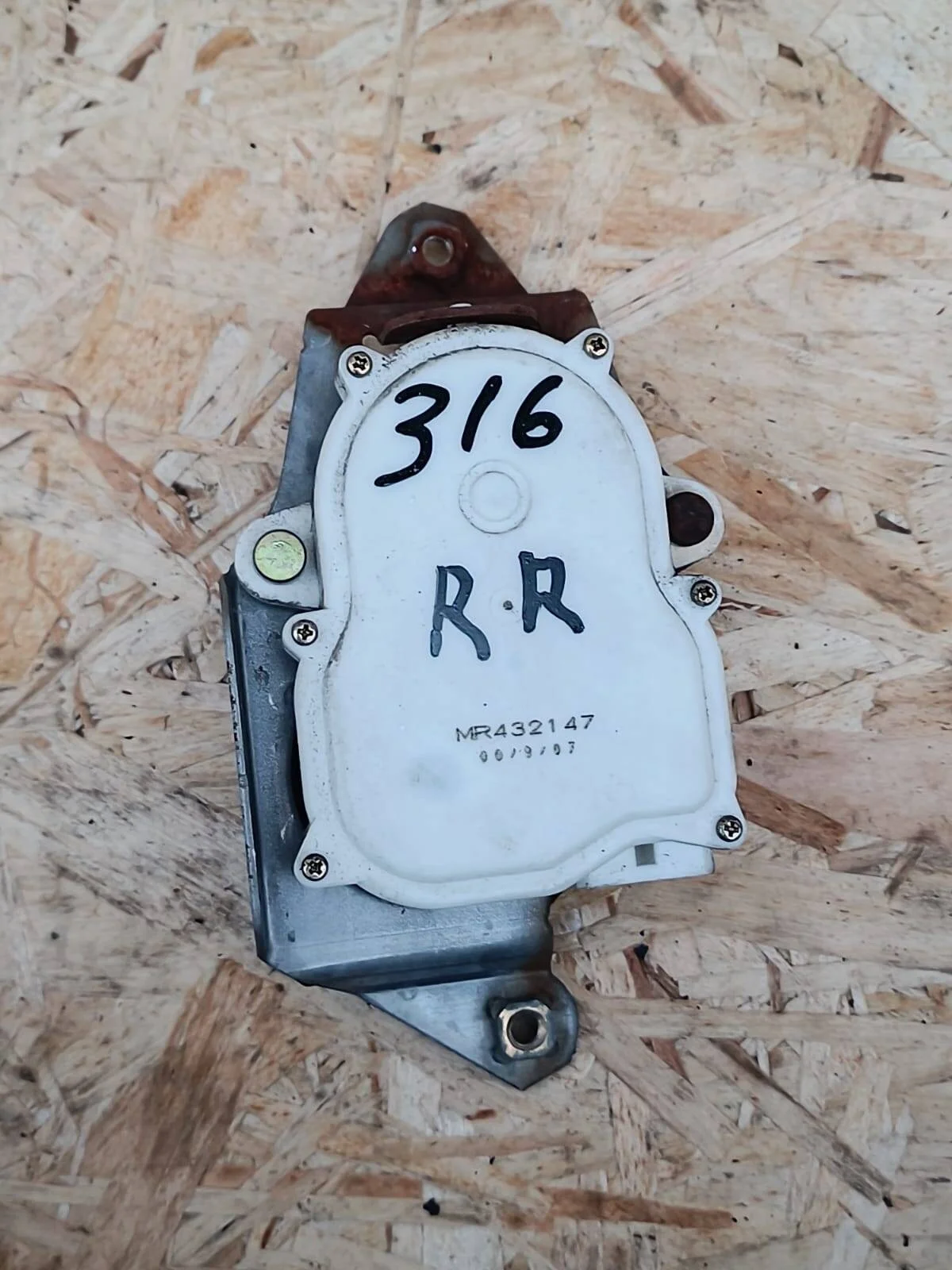 Актуатор двери Mitsubishi Pajero Sport K9