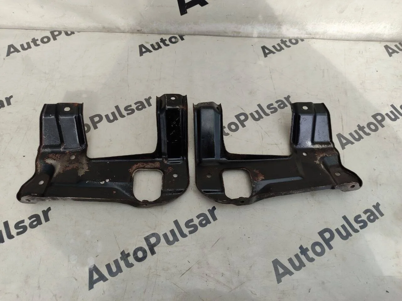 Кронштейн бампера Mitsubishi Pajero 4 нижний к-т Оригинал
