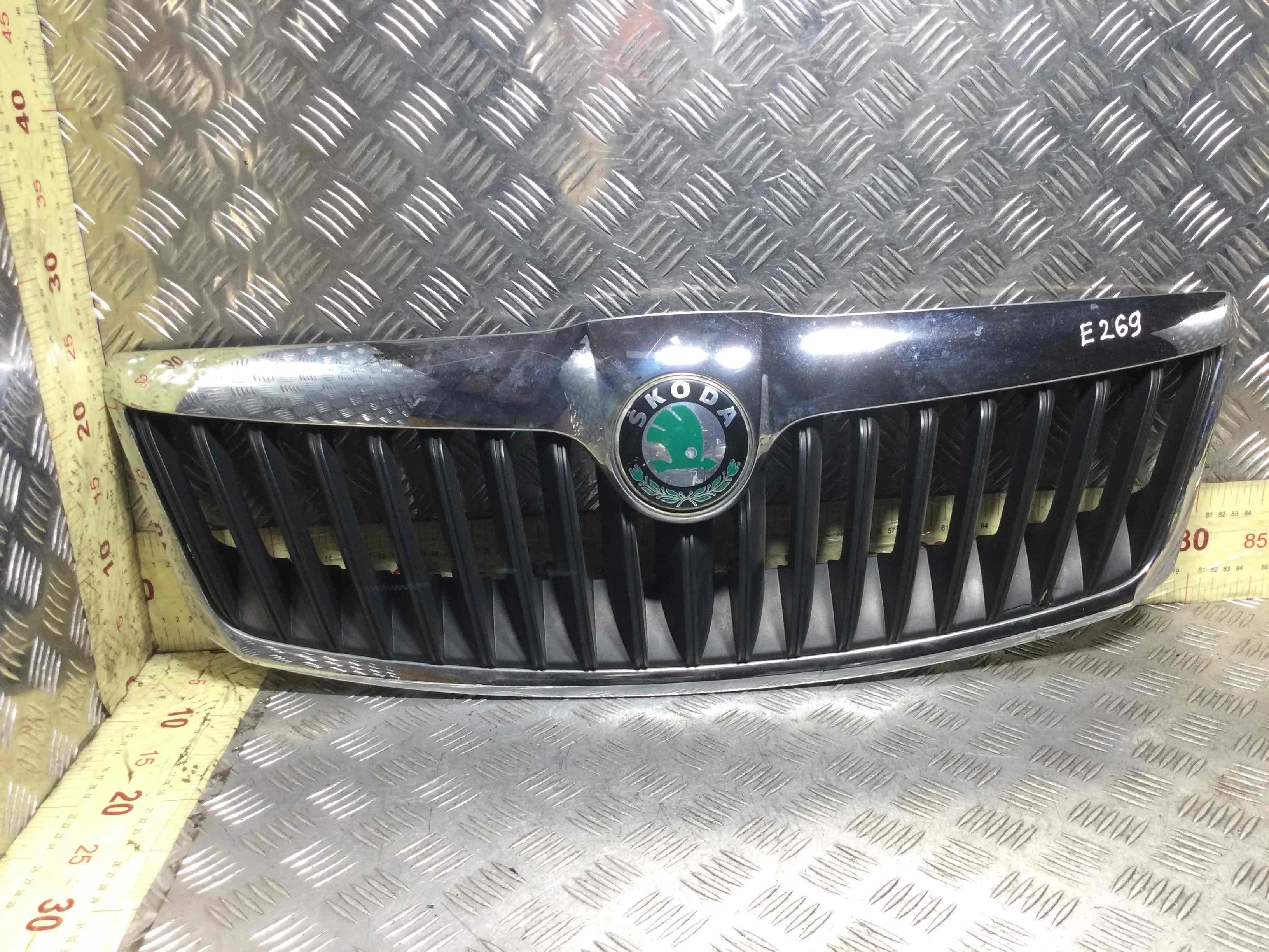 Решетка радиатора Skoda Octavia A5 [рестайлинг] (2008-2013) дизель 2.0 TDI Механика 5-дв, х/б