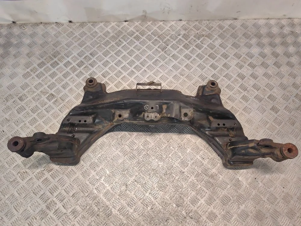 Подрамник передний Nissan Primera P12