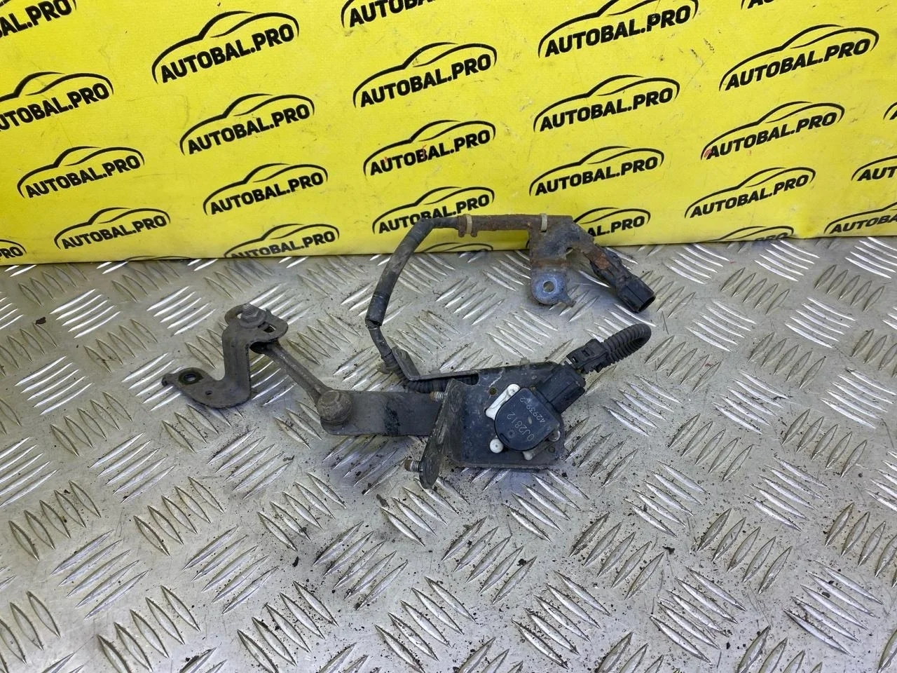 Датчик положения кузова Lexus RX 450H IV (2015-2022) 2020 8940748060 ВНЕДОРОЖНИК 3.5 I 2GRFXS, правый