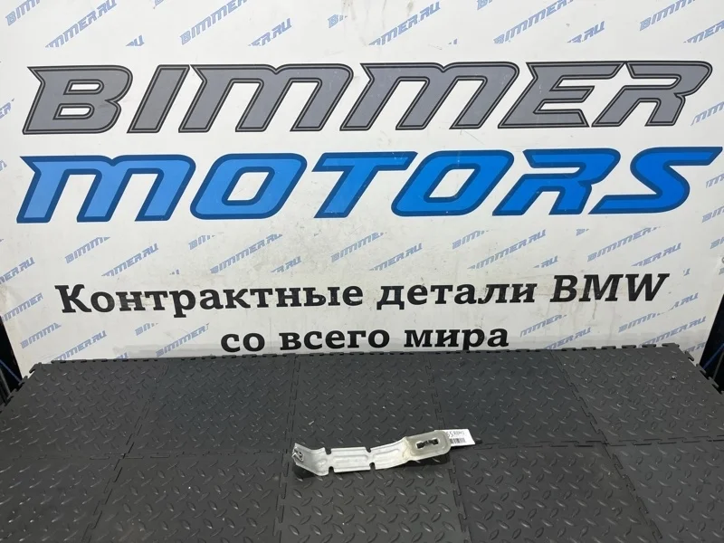 Кронштейн крыла BMW X3 2013 41357267335 F25 N20B20A, левый