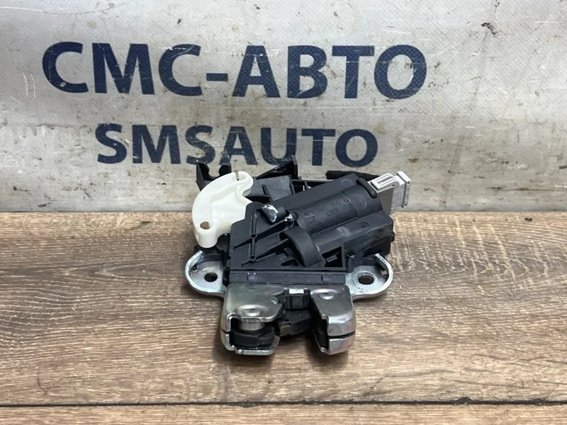 Замок багажника Audi A6 4F5827505D C6 3.0 CAJ