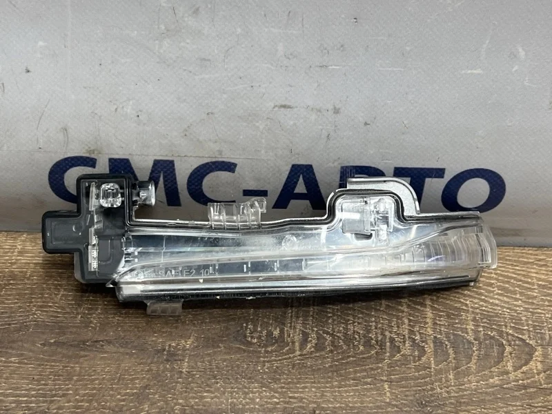 Повторитель поворота в зеркало Volvo V40 Cross Country 2014 31402415 V40 2.0, левый