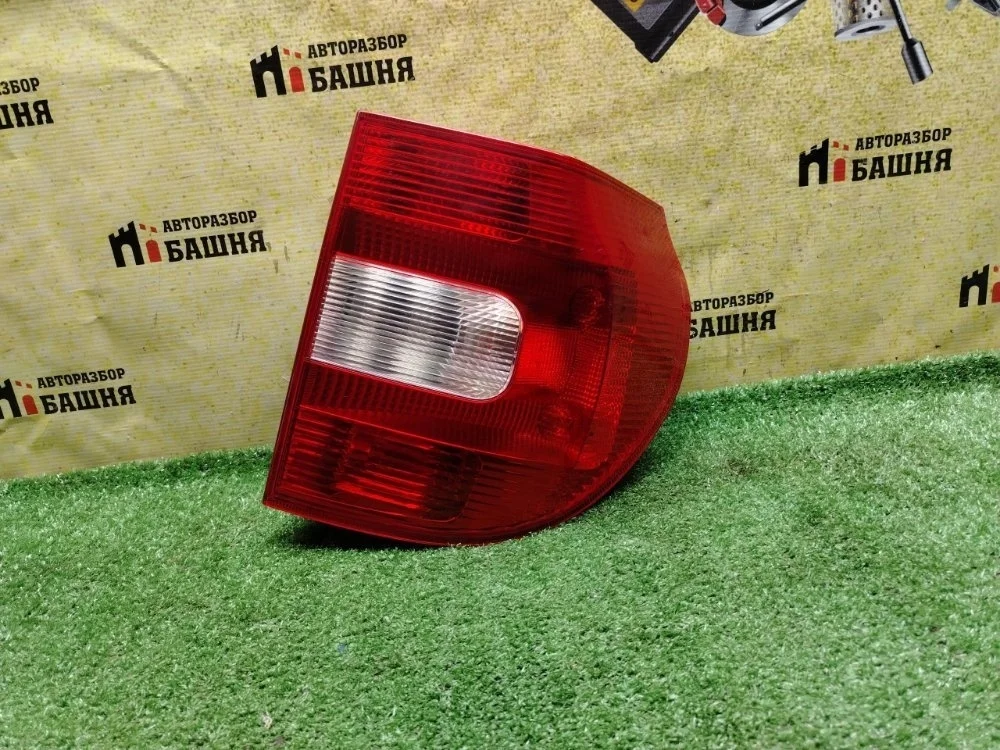 Фонарь Skoda Yeti 2010 5L0945112 CBZB, правый