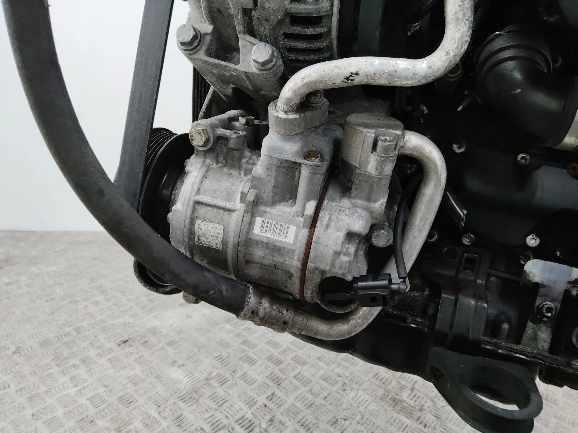 компрессор кондиционера Volkswagen Golf 6  2009