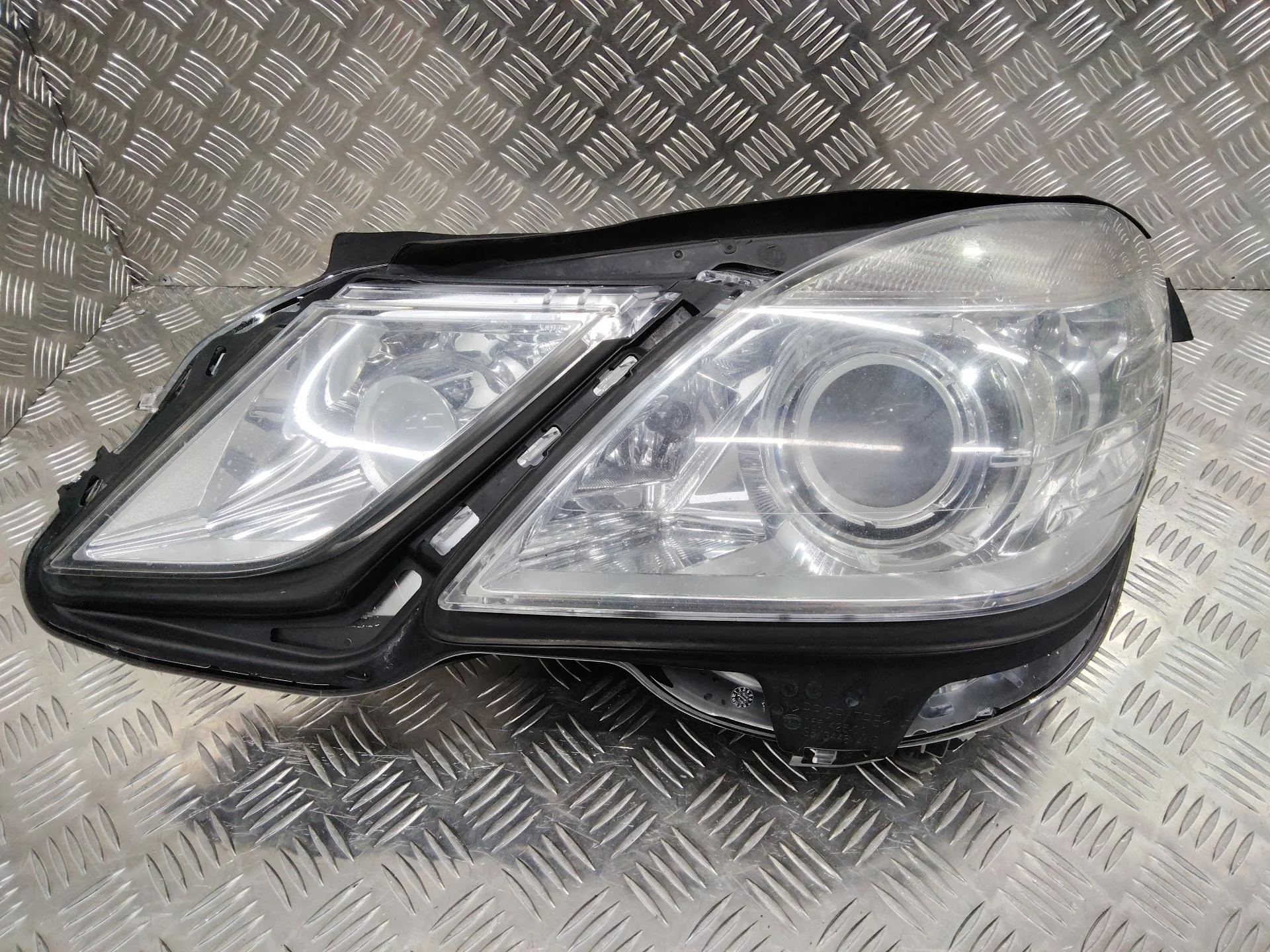 фара левая Mercedes-Benz E W212/S212/C207/A207  2011