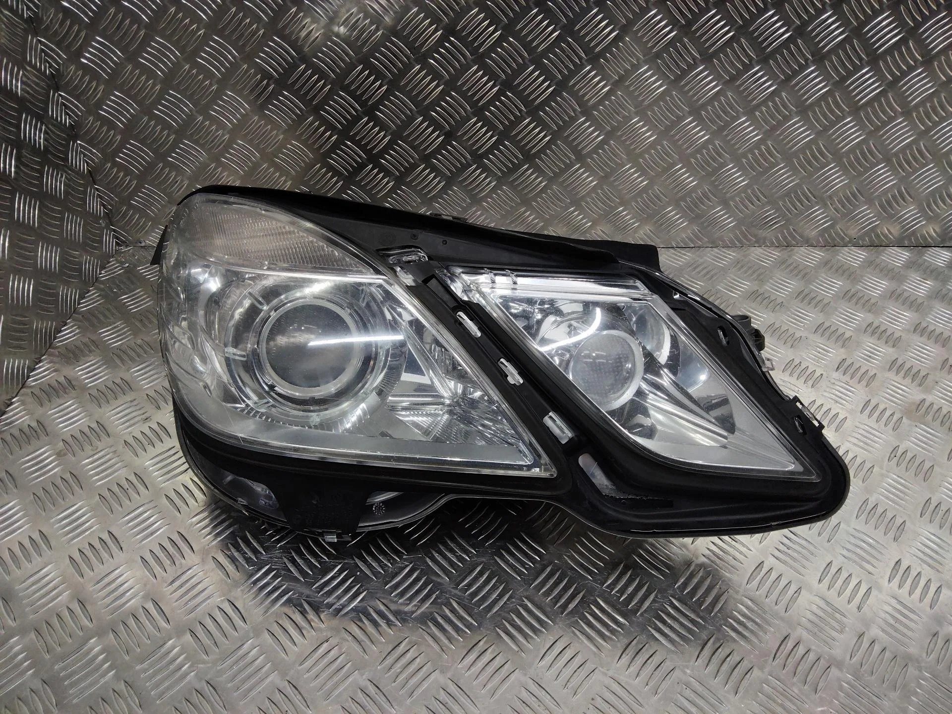фара правая Mercedes-Benz E W212/S212/C207/A207  2011