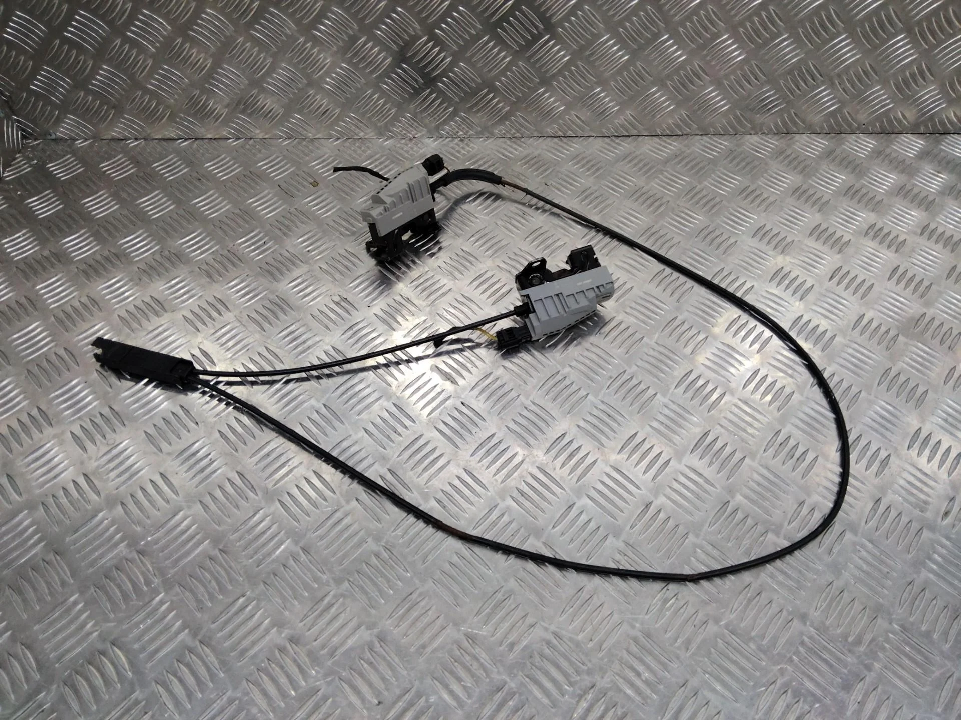 замок капота Mercedes-Benz E W212/S212/C207/A207  2011