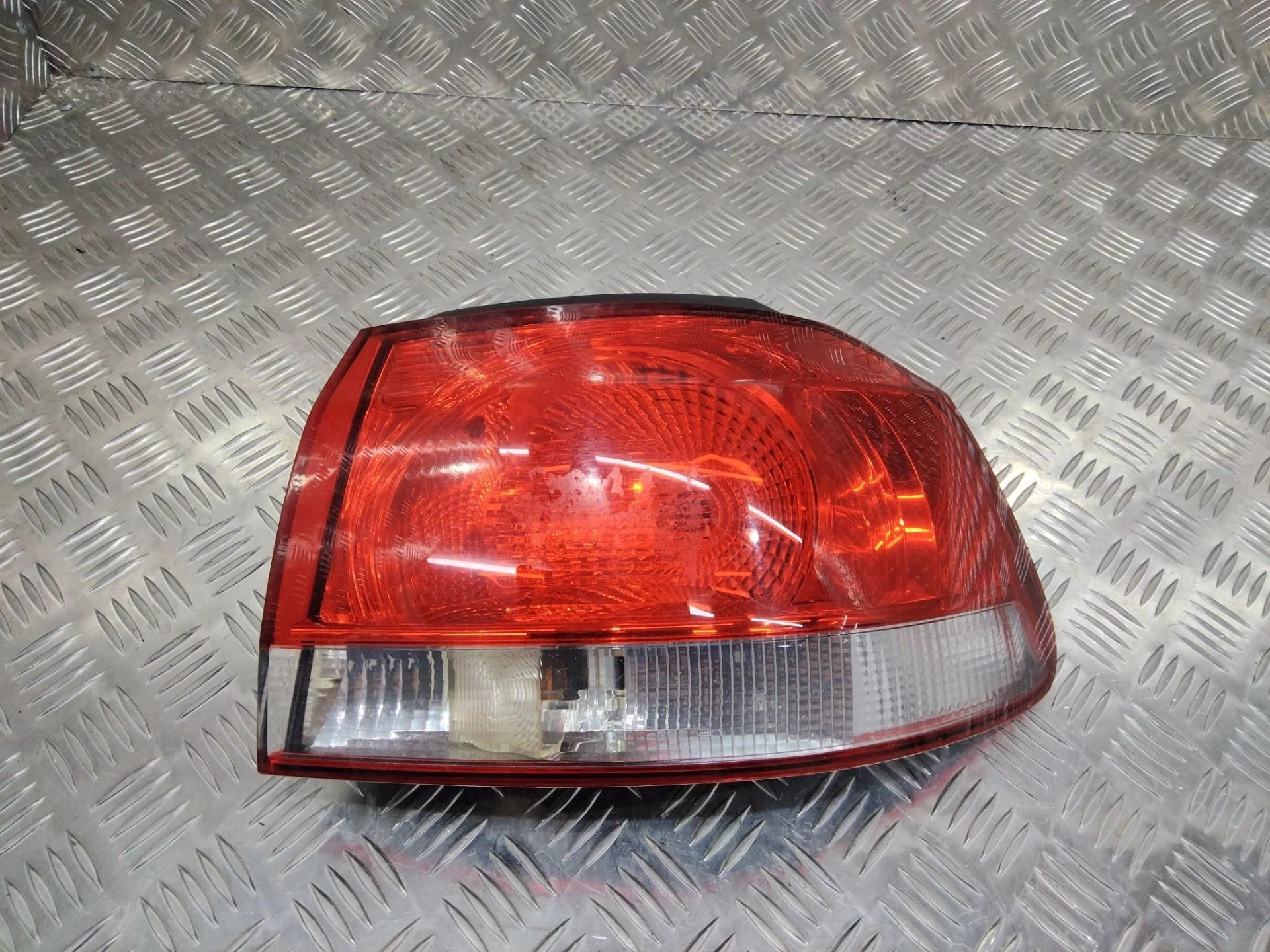 фонарь задний правый Volkswagen Golf 6  2009