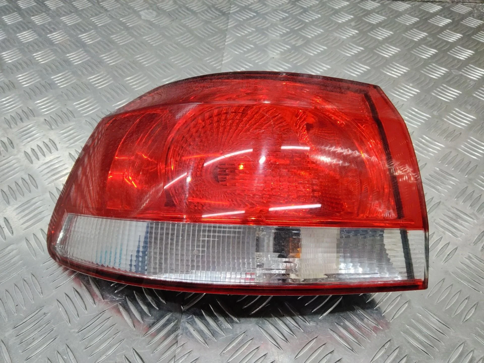 фонарь задний левый Volkswagen Golf 6  2010