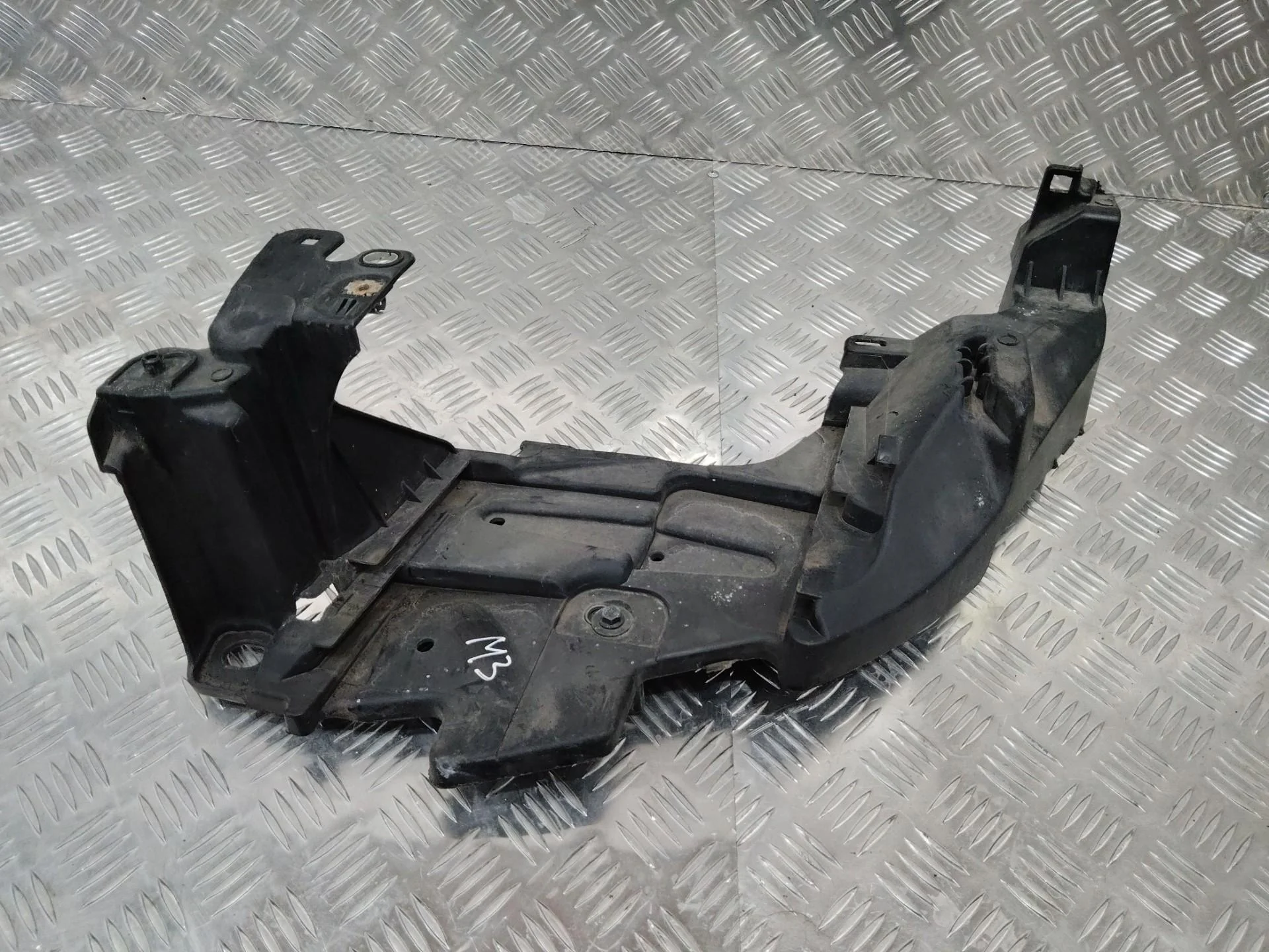 крепление фары (кронштейн фары) левой Renault Megane 3  2013