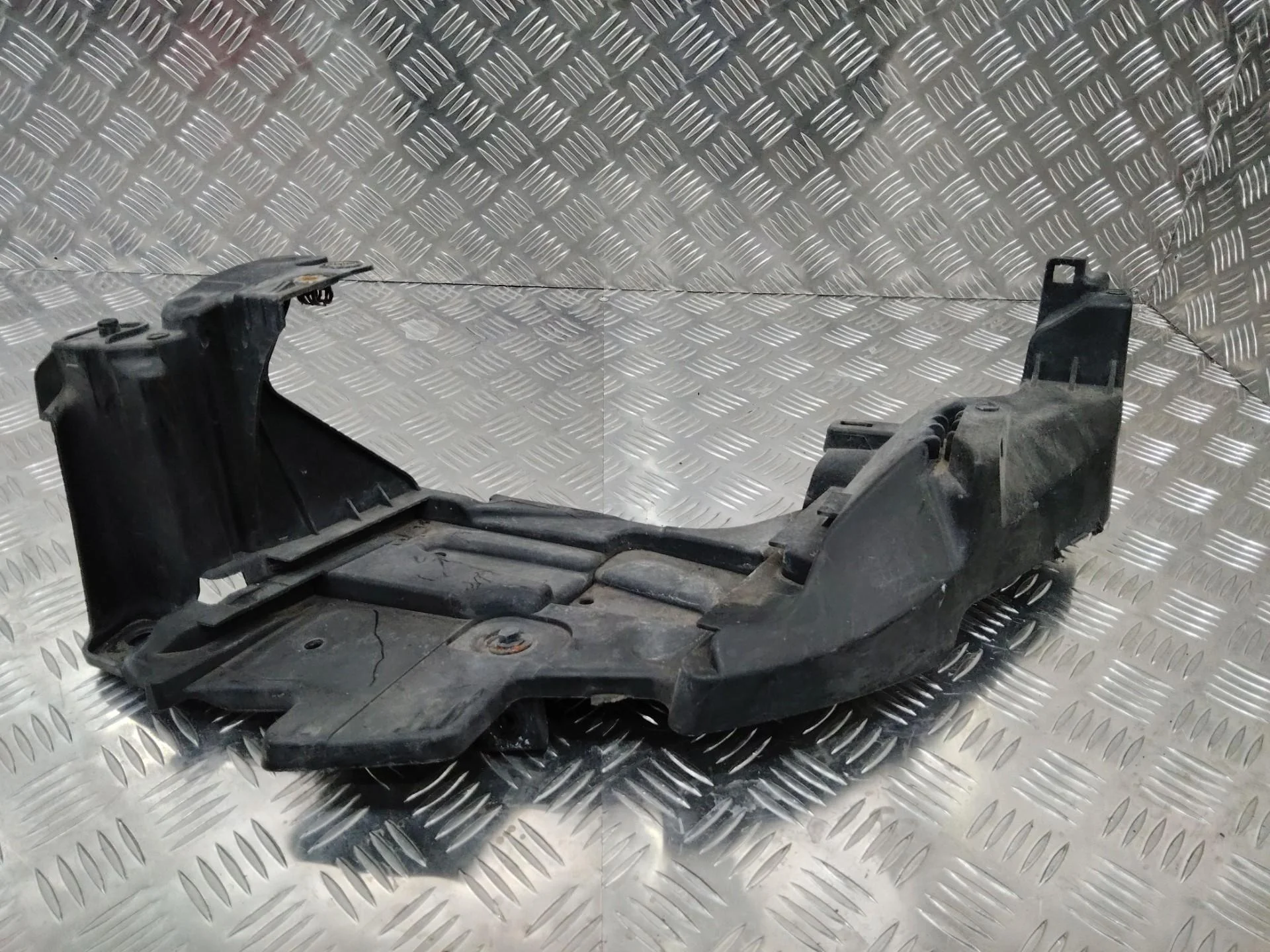 крепление фары (кронштейн фары) левой Renault Megane 3  2013