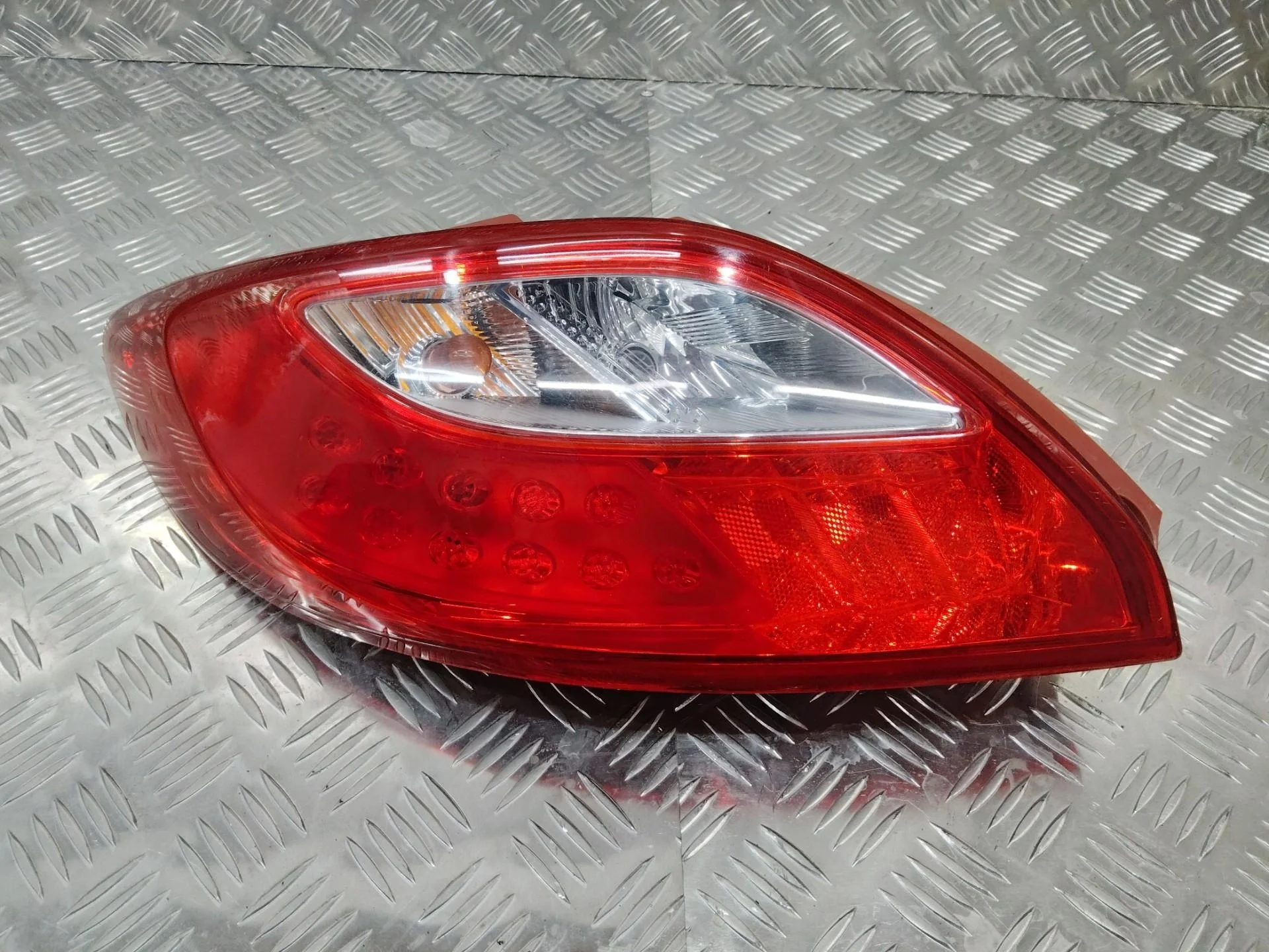 фонарь задний левый Mazda 2 DE  2008