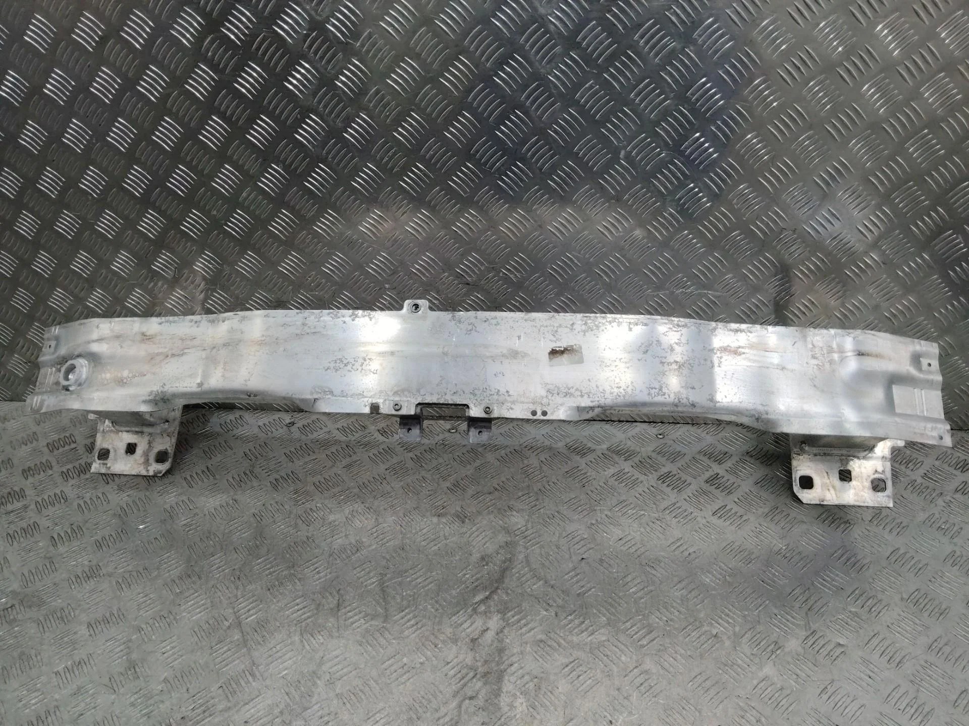 усилитель переднего бампера Audi A3 8V  2014