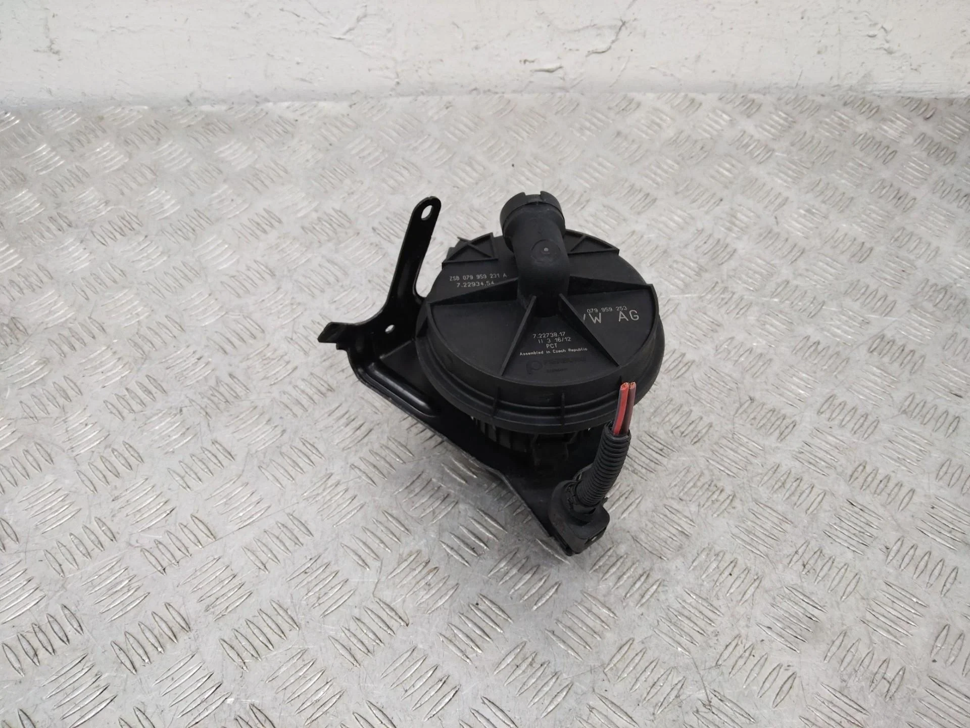 насос продувки катализатора Audi A6 4G/C7  2012