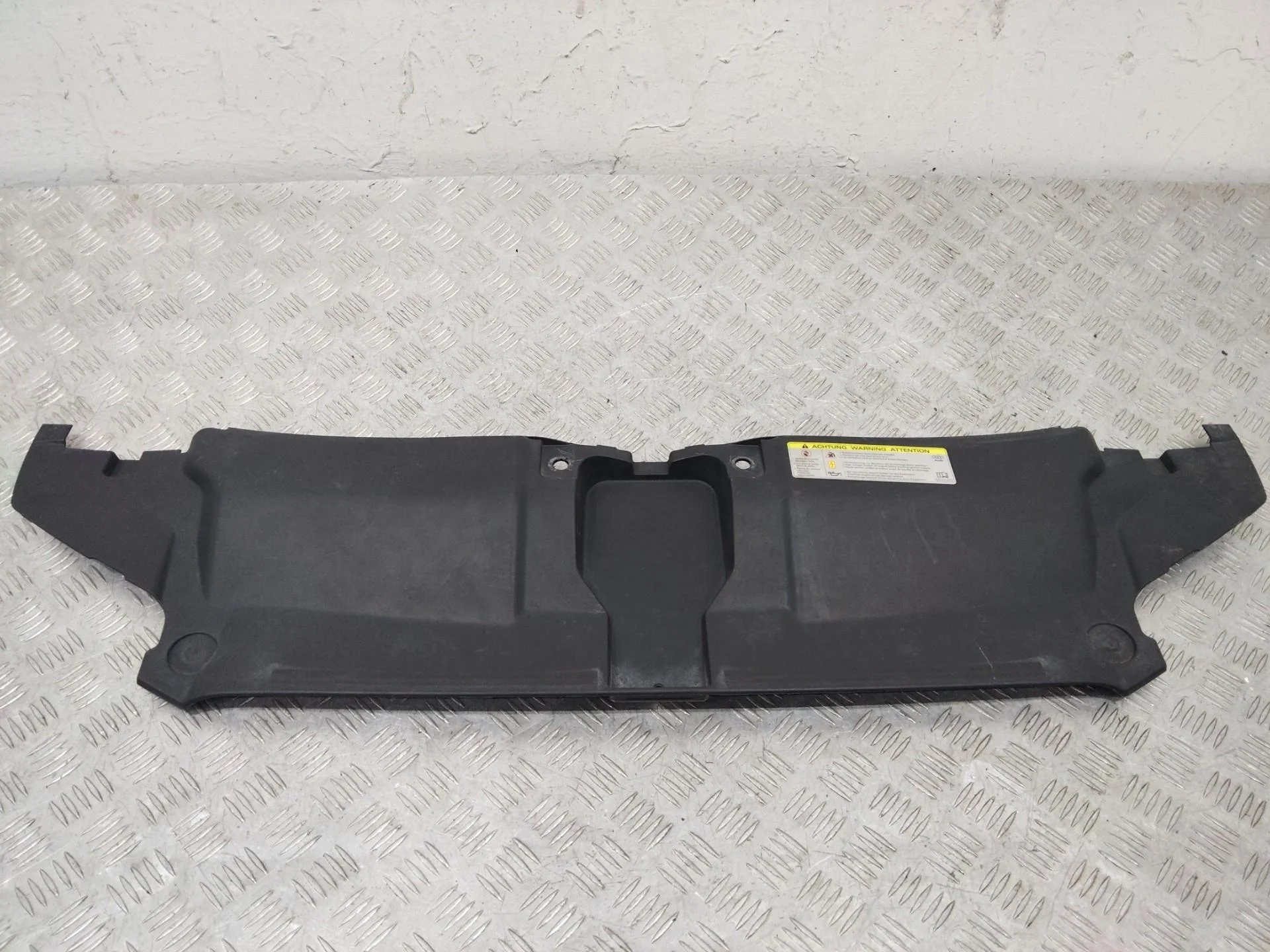 накладка замка капота Audi A6 4G/C7  2012