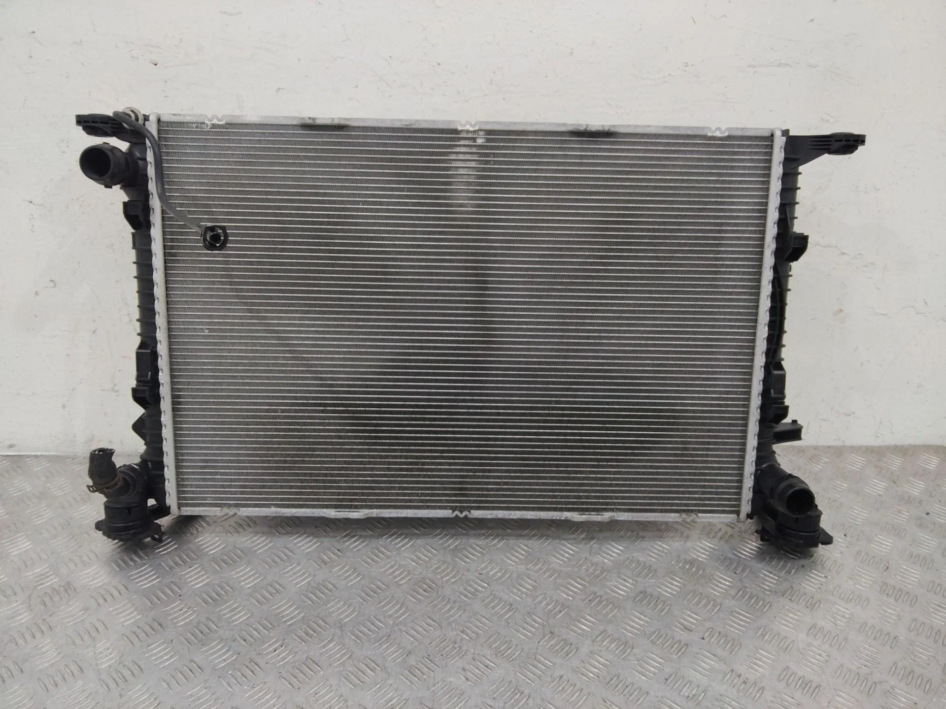 радиатор основной Audi A6 4G/C7  2012