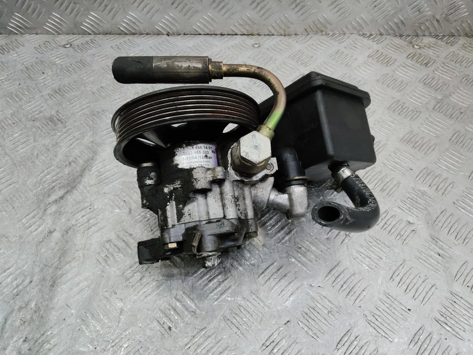 насос гидроусилителя руля Mercedes-Benz E W211/S211  2003 M112.917