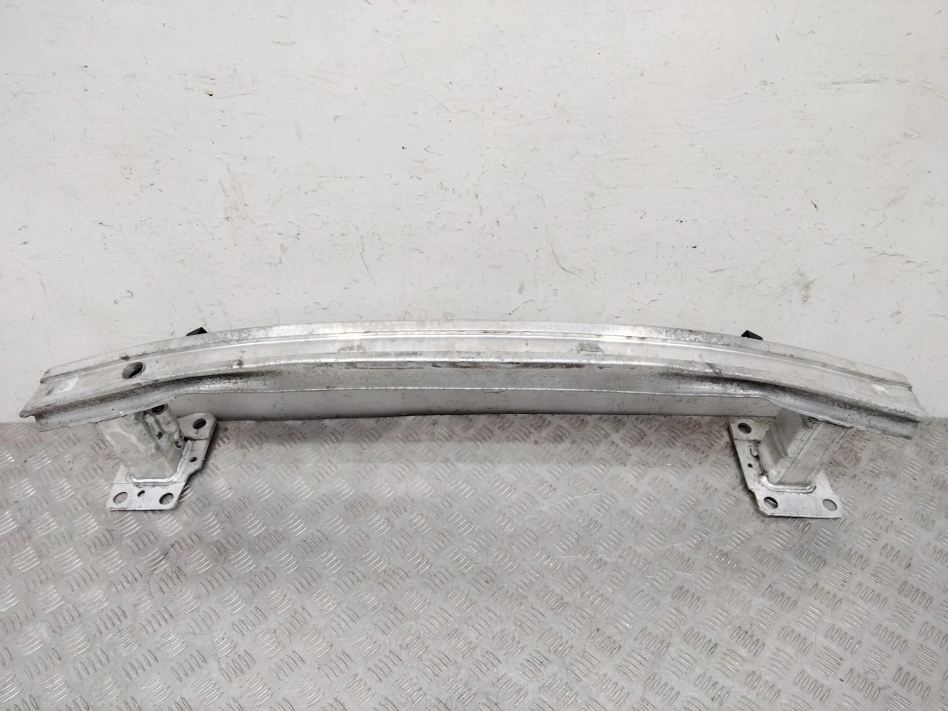 усилитель переднего бампера Renault Megane 3  2010