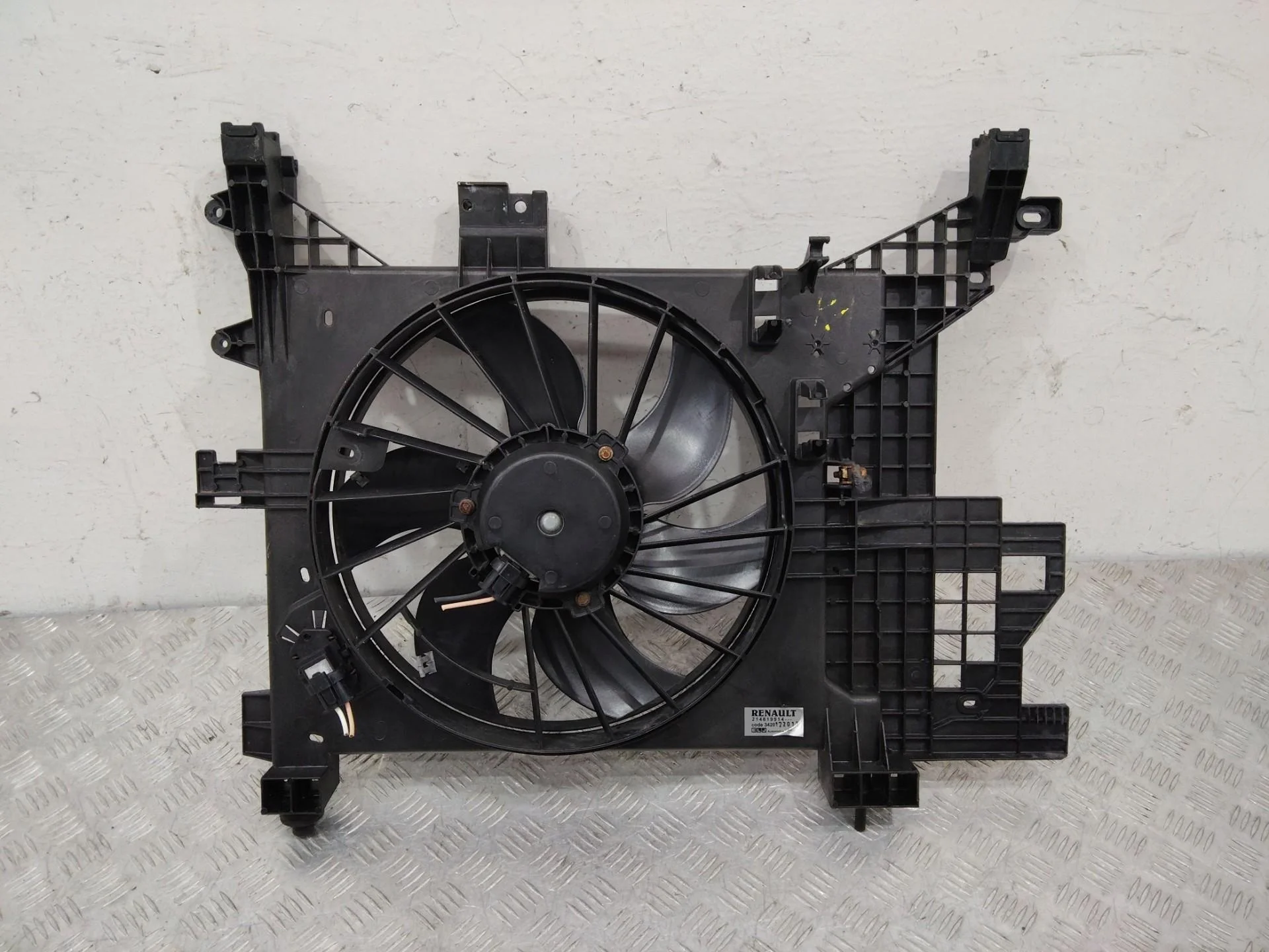 вентилятор охлаждения Renault Duster  2011