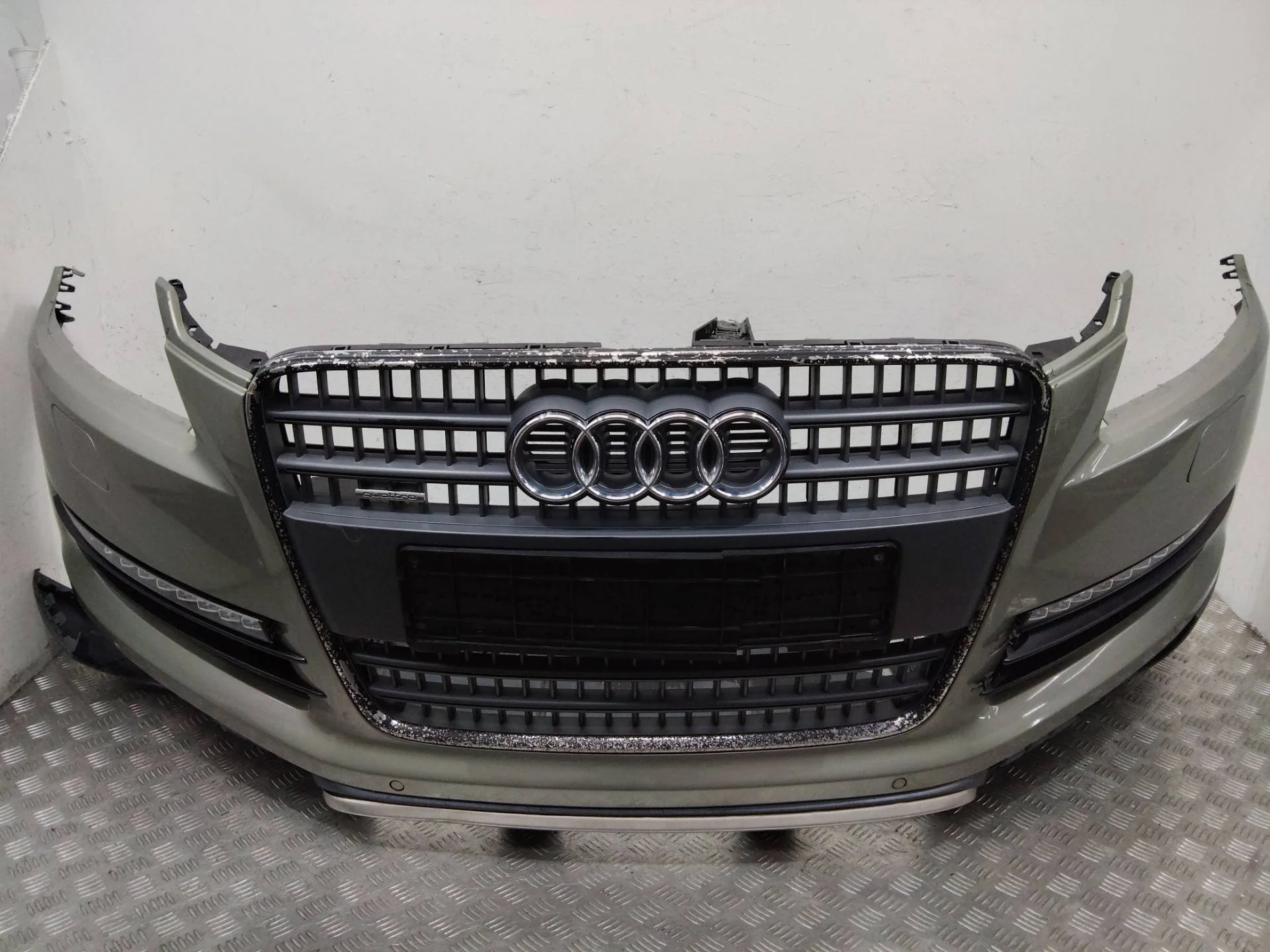 бампер передний Audi Q7 4L  2007