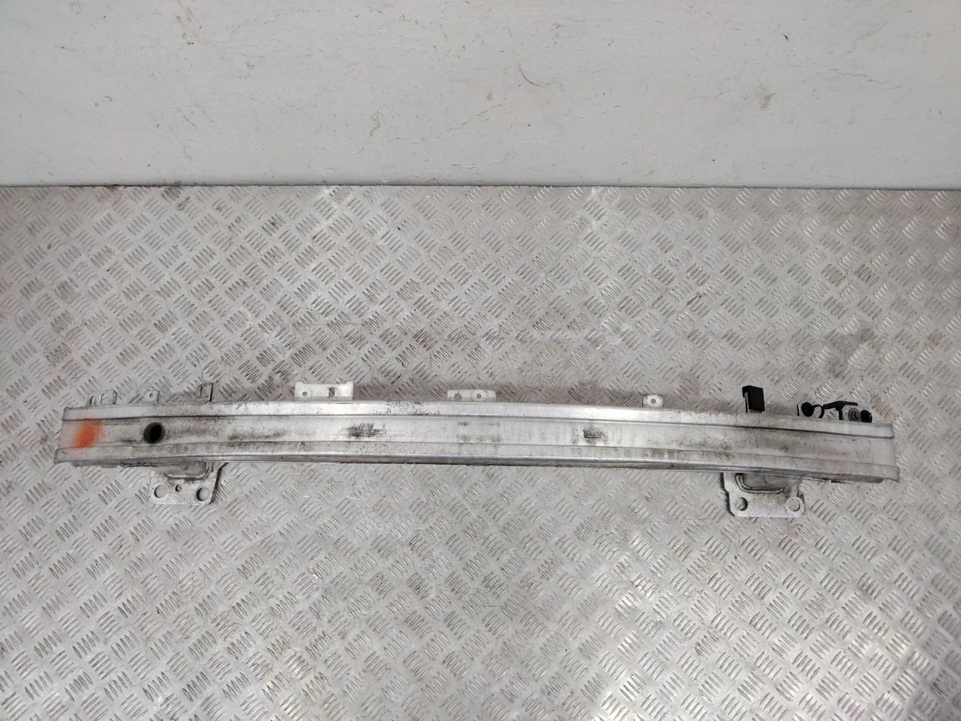 усилитель переднего бампера Renault Megane 3  2010