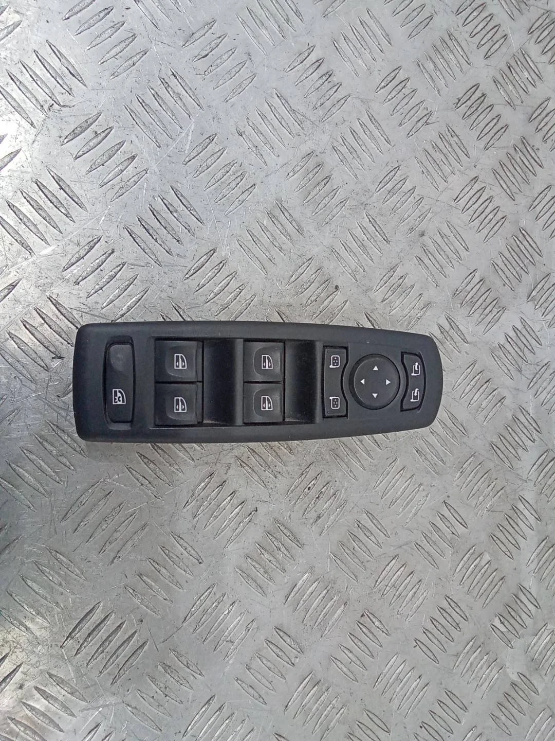 блок управления стеклоподъемниками Renault Laguna 3  2008