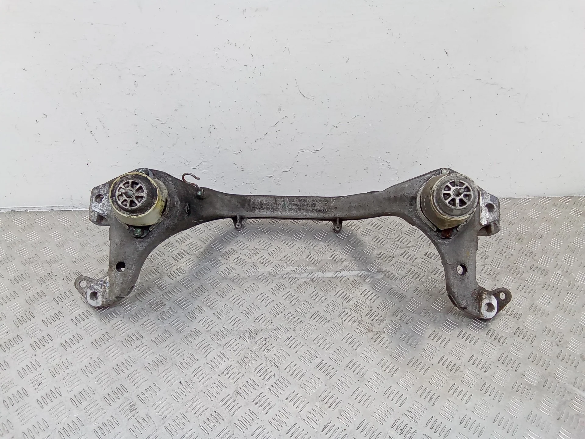 передняя балка (подрамник) Volkswagen Touareg  2006