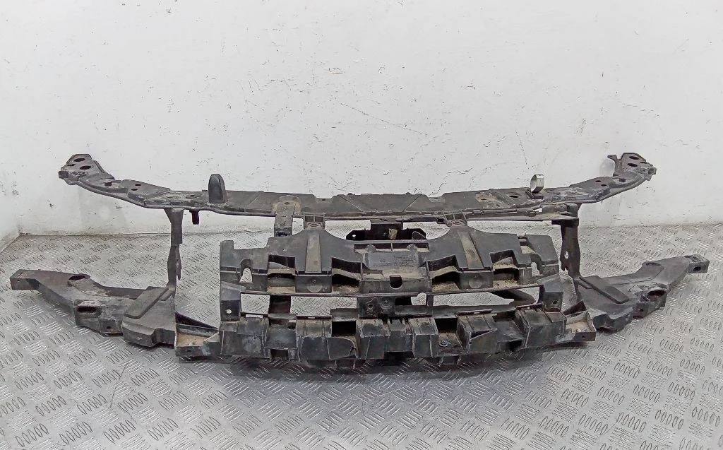 передняя панель (телевизор) Renault Laguna 3  2009