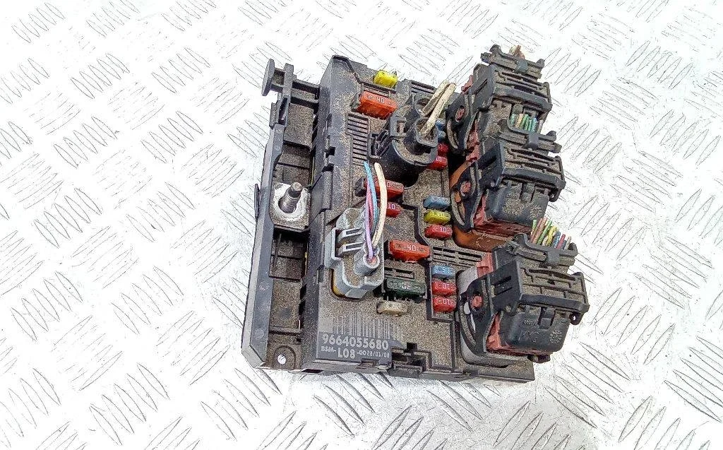 блок предохранителей Citroen C4 Picasso  2008