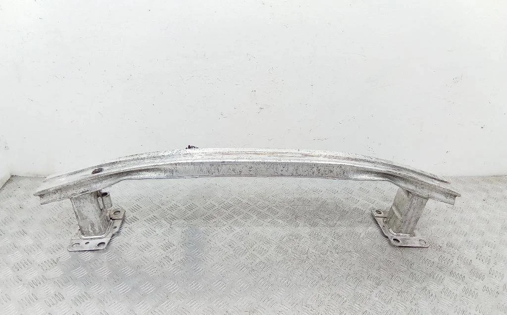 усилитель переднего бампера Renault Megane 3  2010